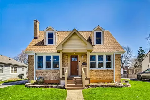 219 N Elmhurst Ave, Mount Prospect, IL 60056