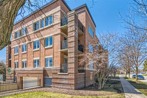 911 Busse Hwy #203, Park Ridge, IL 60068