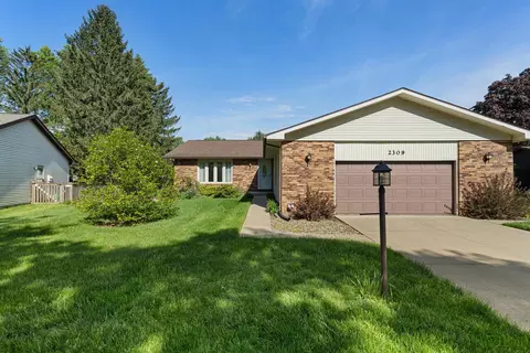 2309 Brookens Cir, Urbana, IL 61801