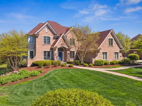 3718 Grand View Ct, Saint Charles, IL 60175