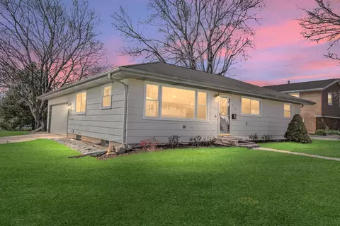 544 Summit St, Algonquin, IL 60102
