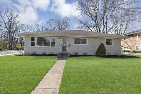 Exterior - 544 Summit St, Algonquin, IL 60102 photo 2 of 6