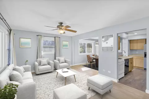 Living - 544 Summit St, Algonquin, IL 60102 photo 1 of 2