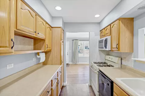 Kitchen - 544 Summit St, Algonquin, IL 60102 photo 5 of 5