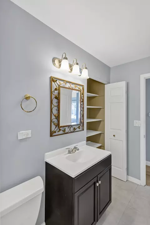 Bath - 544 Summit St, Algonquin, IL 60102 photo 2 of 3