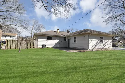 Exterior - 544 Summit St, Algonquin, IL 60102 photo 4 of 6