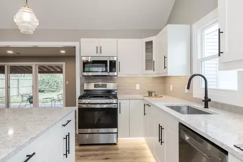 Kitchen - 17 Ryan Dr, Bloomington, IL 61701 photo 5 of 7