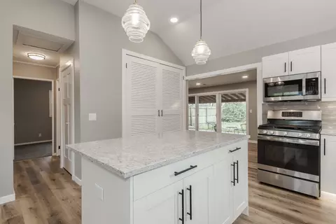 Kitchen - 17 Ryan Dr, Bloomington, IL 61701 photo 4 of 7