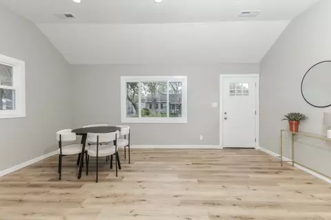 Dining - 17 Ryan Dr, Bloomington, IL 61701 photo 2 of 3