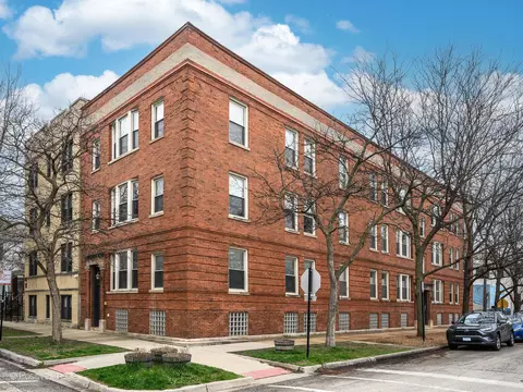 1851 W Belle Plaine Ave #1, Chicago, IL 60613