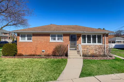 7035 W Main St, Niles, IL 60714