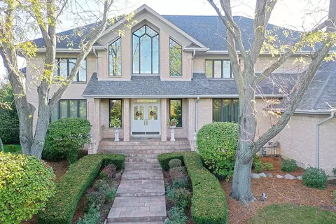 17 Spring Creek Dr, South Barrington, IL 60010