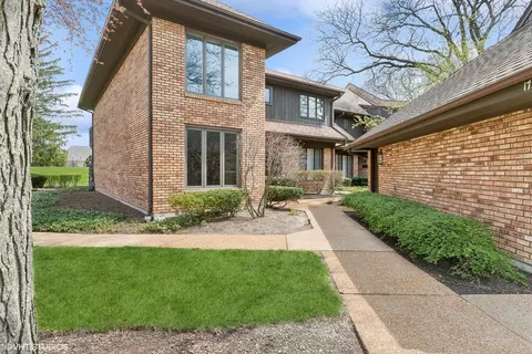 1731 Mission Hills Rd, Northbrook, IL 60062