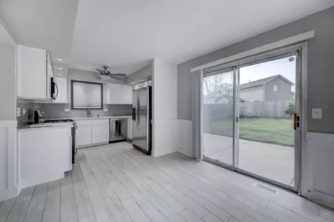 Kitchen - 3488 Fox Hill Rd, Aurora, IL 60504 photo 2 of 5