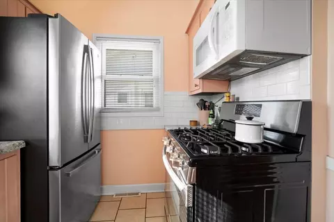 Kitchen - 515 S State St, Bloomington, IL 61701 photo 3 of 4