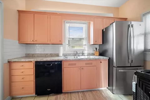 Kitchen - 515 S State St, Bloomington, IL 61701 photo 2 of 4