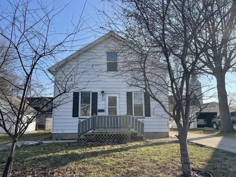 Exterior - 1910 6th St, Peru, IL 61354 photo 3 of 7