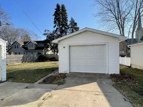 Exterior - 1910 6th St, Peru, IL 61354 photo 6 of 7