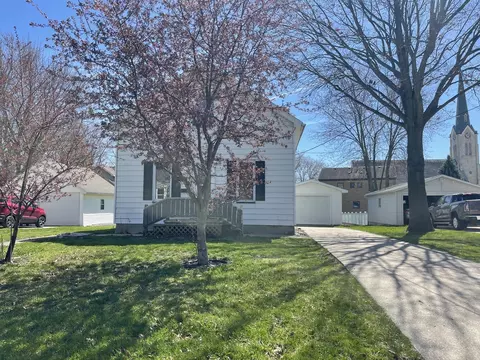 Exterior - 1910 6th St, Peru, IL 61354 photo 2 of 7