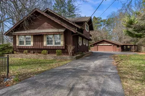 1124 N Bell School Rd, Rockford, IL 61107