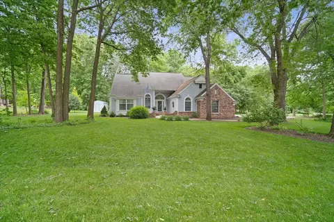 13601 Oak Hill Rd, Bloomington, IL 61705