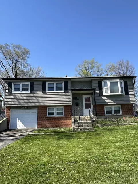 2534 Willow Ave, Woodridge, IL 60517