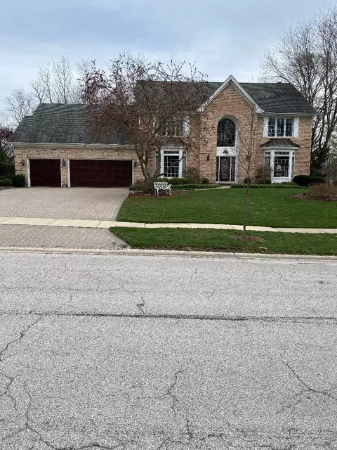 2052 Stonebridge Ct, Wheaton, IL 60189