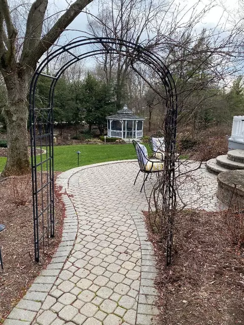 Exterior - 2052 Stonebridge Ct, Wheaton, IL 60189 photo 2 of 3