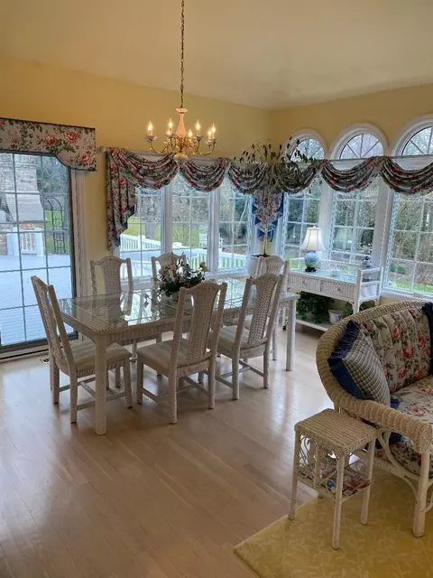 Dining - 2052 Stonebridge Ct, Wheaton, IL 60189 photo 2 of 3
