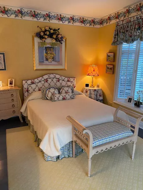Bedroom - 2052 Stonebridge Ct, Wheaton, IL 60189 photo 1 of 7