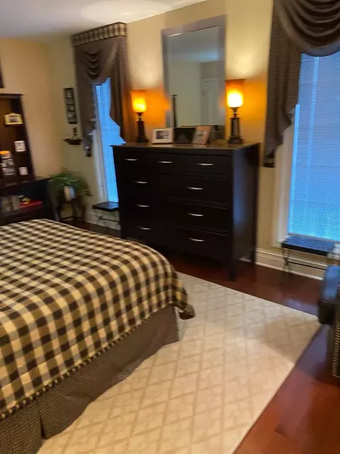 Bedroom - 2052 Stonebridge Ct, Wheaton, IL 60189 photo 4 of 7