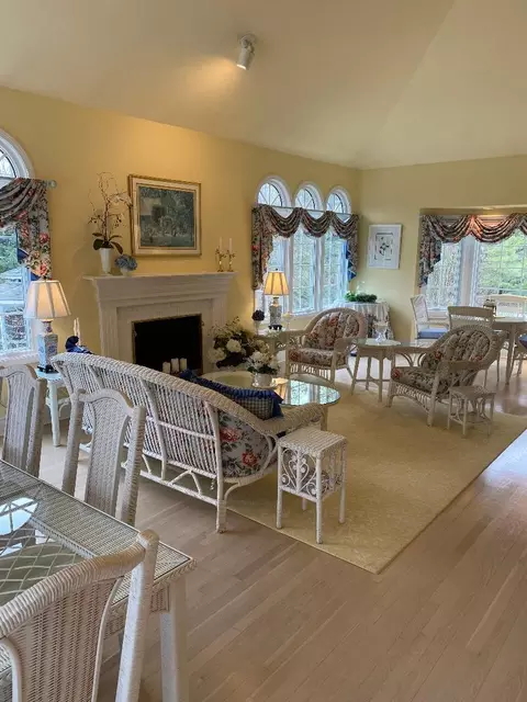Living - 2052 Stonebridge Ct, Wheaton, IL 60189 photo 3 of 6