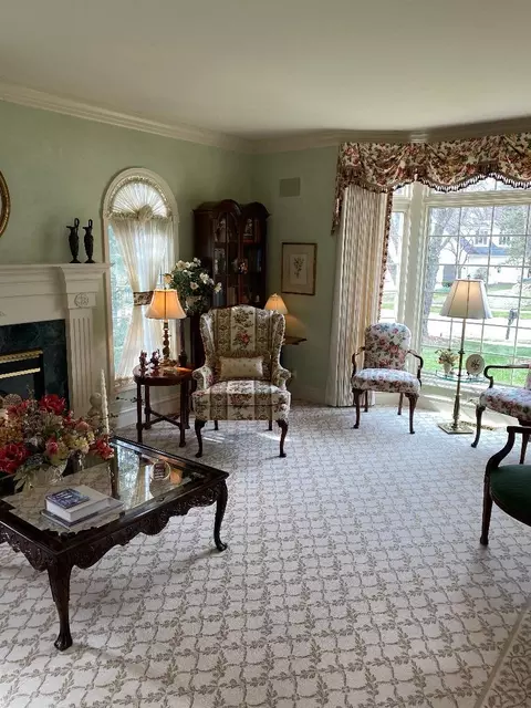 Living - 2052 Stonebridge Ct, Wheaton, IL 60189 photo 2 of 6