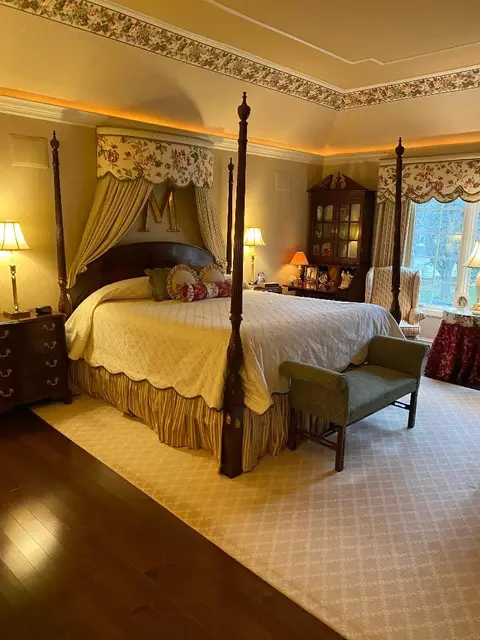 Bedroom - 2052 Stonebridge Ct, Wheaton, IL 60189 photo 3 of 7
