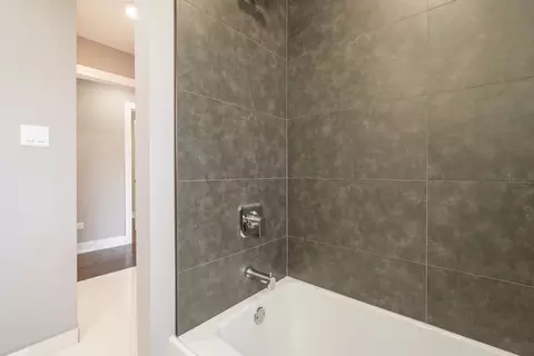 Bath - 2113 Mystic Dr, Plainfield, IL 60585 photo 2 of 4