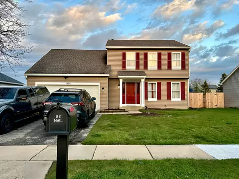 1455 Knotty Pine Dr, Elgin, IL 60123