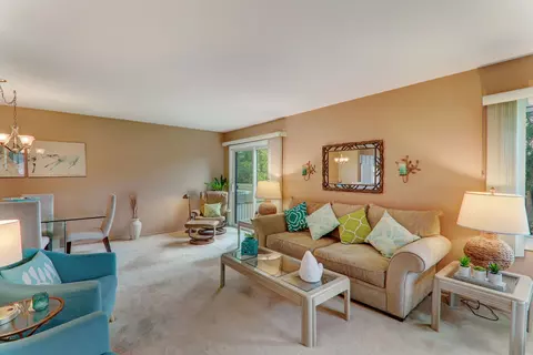 105 Ginger Ct, Rolling Meadows, IL 60008 photo 3