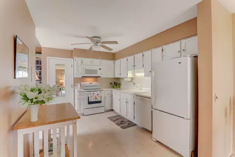105 Ginger Ct, Rolling Meadows, IL 60008 photo 11