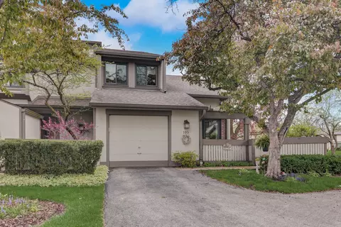 105 Ginger Ct, Rolling Meadows, IL 60008