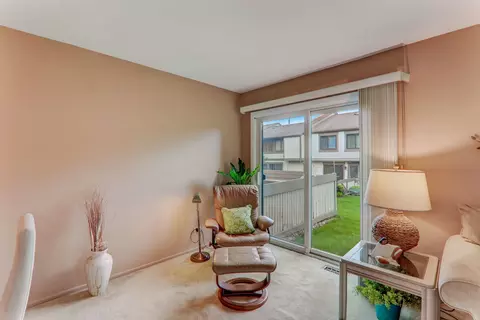 105 Ginger Ct, Rolling Meadows, IL 60008 photo 4