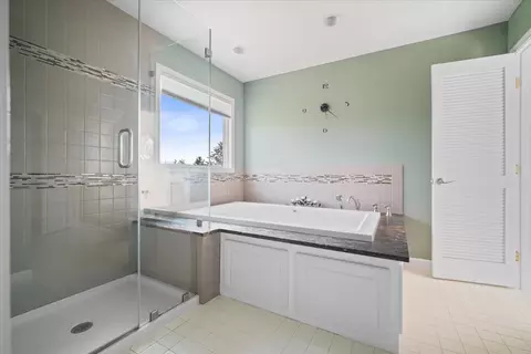 Bath - 607 Ironwood Cc Dr, Normal, IL 61761 photo 1 of 4