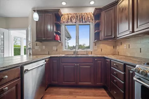 Kitchen - 607 Ironwood Cc Dr, Normal, IL 61761 photo 4 of 5
