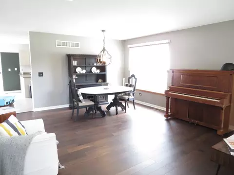 Dining - 2014 Heatherstone Ct, Plainfield, IL 60586 photo 2 of 4