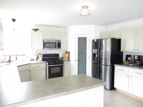 Kitchen - 2014 Heatherstone Ct, Plainfield, IL 60586 photo 3 of 3