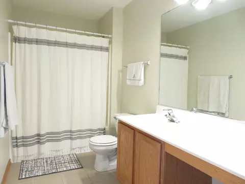 Bath - 2014 Heatherstone Ct, Plainfield, IL 60586 photo 1 of 2