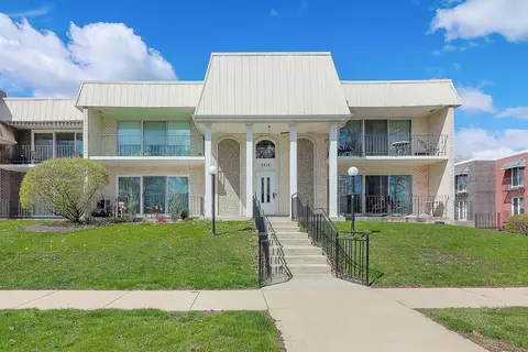 9818 S Karlov Ave #A, Oak Lawn, IL 60453
