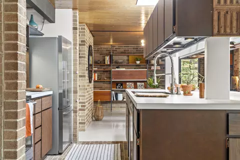 Kitchen - 8617 Beech Ave, Munster, IN 46321 photo 6 of 7