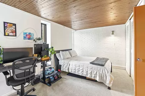 Bedroom - 8617 Beech Ave, Munster, IN 46321 photo 3 of 4