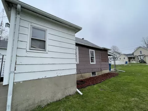 210 E 3rd St, Spring Valley, IL 61362 photo 9