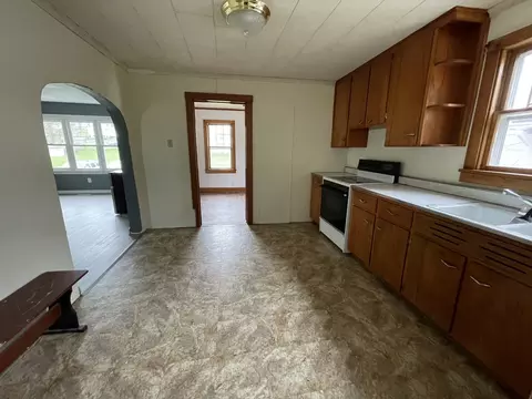 210 E 3rd St, Spring Valley, IL 61362 photo 4